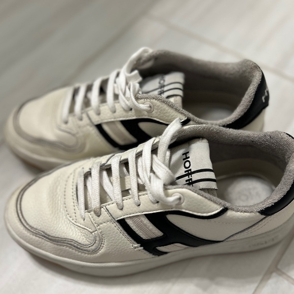 HOFF women’s metro sneaker size 7.5 blue and white leather, rubber sole - Picture 4 of 8